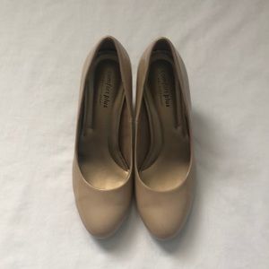 Classic tan pumps size 7.5, 3” heel